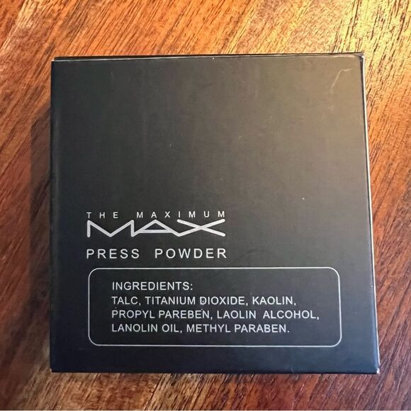 THE MAXIMUM MAX - Natural Beige Press Powder Compact with mirror! NEW - Picture 4 of 5